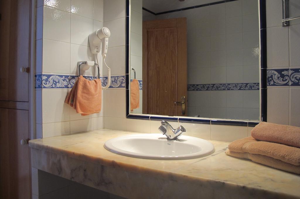 Astbury Apartments Ses Basses Es Calo  Dış mekan fotoğraf